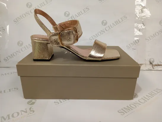 BOXED PAIR OF JIGSAW OPEN TOE BLOCK HEEL SANDALS IN METALLIC GOLD EU SIZE 39