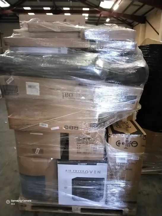 PALLET OF ASSORTED ITEMS INCLUDING MAKEUP MIRROR, EONBON BREAD MAKER, ARTIFICIAL PLANTS, LLIVEKIT AIR FRYER OVEN, BETRY STAND MIXER, COLIFE SUITCASE