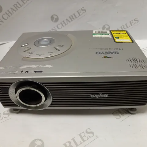 SANYO PRO X SVGA PLC-SW35 MULTIMEDIA PROJECTOR