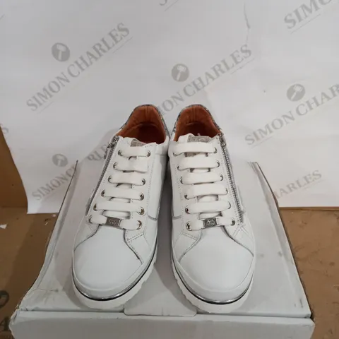 MODA IN PELLE ARIELA WHITE SIZE 6