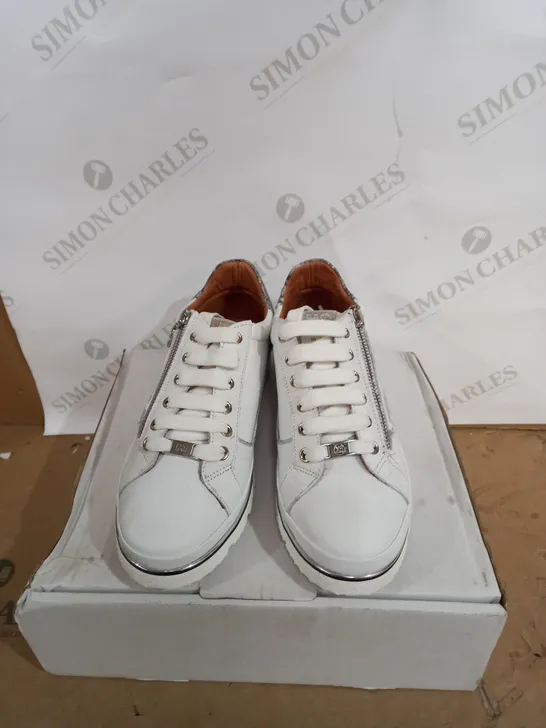 MODA IN PELLE ARIELA WHITE SIZE 6