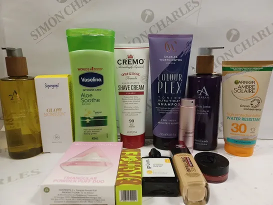 BOX OF APPROX 10 ASSORTED BEAUTY PRODUCTS TO INCLUDE CHARLES WORTHINGTON COLOURPLEX TONING SHAMPOO, GRUUM AFTER SUN FACE OIL, CHANEL LIP/CHEEK BALM #LIVELY ROSEWOOD, ETC 