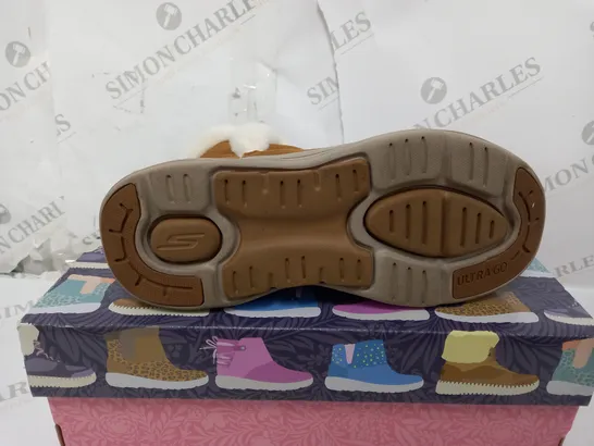 BOXED SKECHERS GLACIAL ULTRA COZYLY BOOTS, CHESTNUT - SIZE 4 