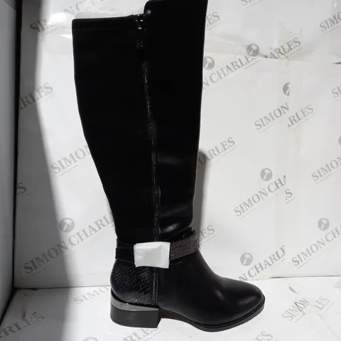 BOXED PAIR OF MODA IN PELLE TAMARRA KNEE BOOTS IN BLACK UK SIZE 3