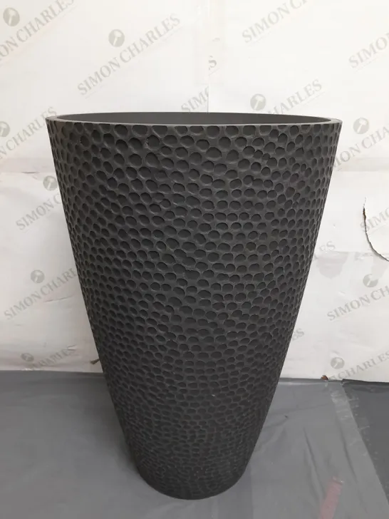 BOXED HYDRIA PORCELAIN VASE