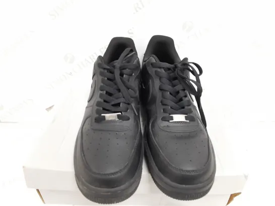 BOXED PAIR OF NIKE AIR FORCE 1 '07 IN BLACK - UK 10