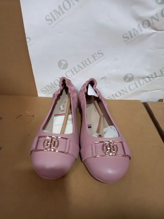 PAIR OF BOXED TOMMY HILFIGER LEATHER BALLERINA SHOES SIZE 38