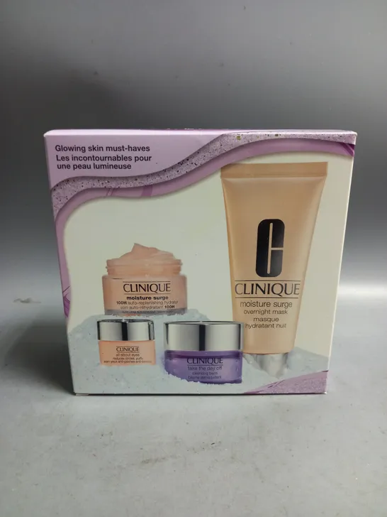 BOXED CLINIQUE BEAUTY MUST HAVES GIFT SET