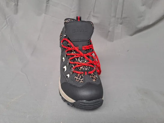 PAIR OF MOUNTAIN WAREHOUSE WATERPROOF WALKING BOOTS IN BLACK/LEOPARD PRINT UK SIZE 6