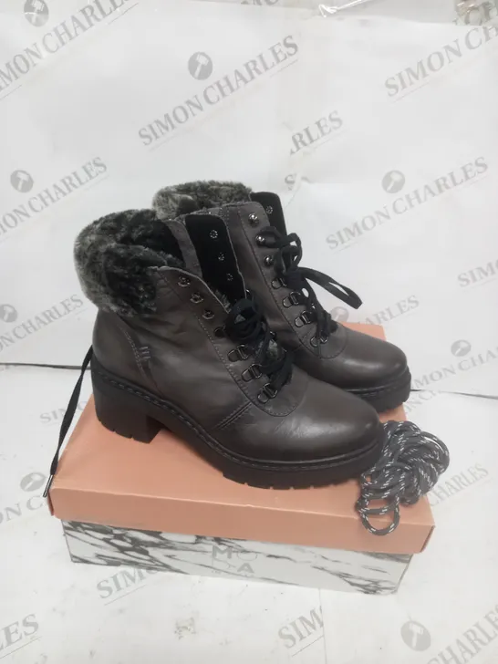 BOXED MODA IN PELLE CHALOTT GREY LEATHER LACED BOOTS SIZE 7