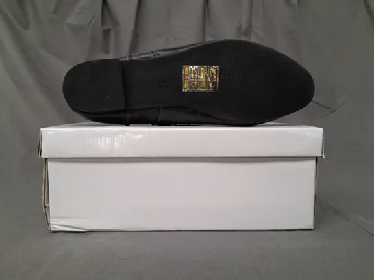 BOXED PAIR OF CUTIE OT SHOES IN BLACK W. STUD EFFECT SIZE 6