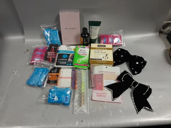 BOX OF APPROXIMATELY 15 COSMETIC ITEMS TO INCLUDE MASCARA, BLADE CARTRIDGES, WAX STRIPS, ETC 