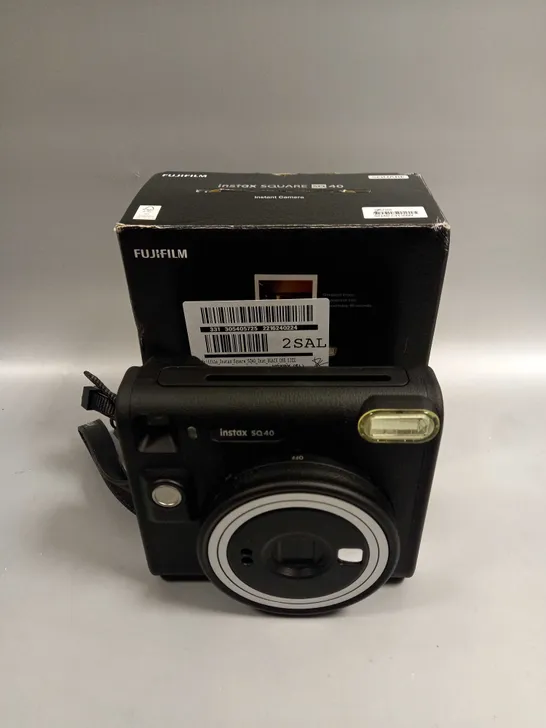 BOXED FUJIFILM INSTAX SQUARE SQ40 INSTANT CAMERA RRP £152.99