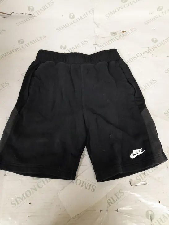 NIKE BLACK SHORT - LARGE