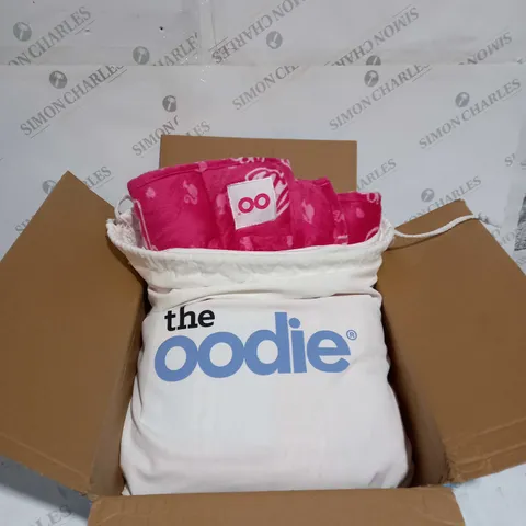 BOXED 'THE OODIE' WEIGHTED BLANKET IN PINK BARBIE DESIGN, WITH CARRY BAG.