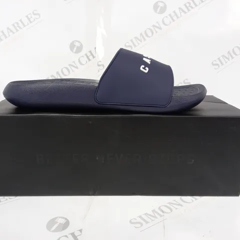 BOXED PAIR OF CASTORE ACTIVE SLIDERS IN NAVY SIZE 8