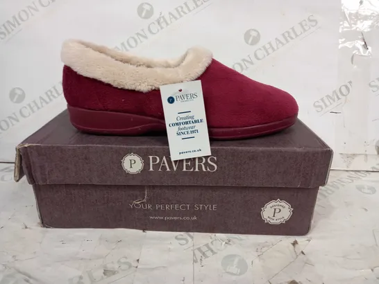 BOXED PAIR OF PAVERS SLIPPERS IN BURGUNDY UK SIZE 5