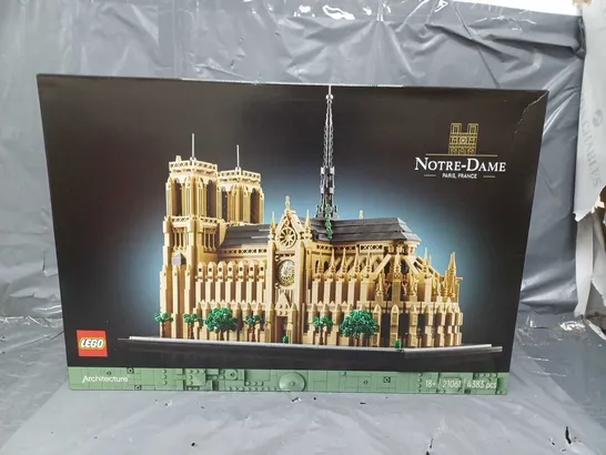 LEGO ARCHITECTURE NOTRE-DAME DE PARIS SET 21061