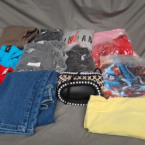 BOX OF ASSORTED CLOTHING ITEMS IN VARIOUS COLOURS, SIZES AND STYLES