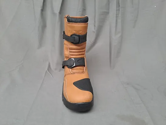 BOXED PAIR OF REXTEK MOTORBIKE BOOTS IN TAN UK SIZE 11