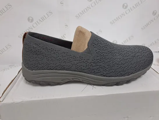 SKETCHERS REGGAE TRAINERS COLOUR CHARCOAL SIZE 8