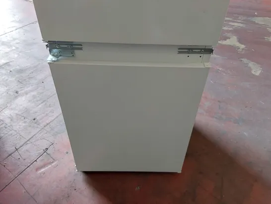 INDESIT FRIDGE FREEZER - WHITE 