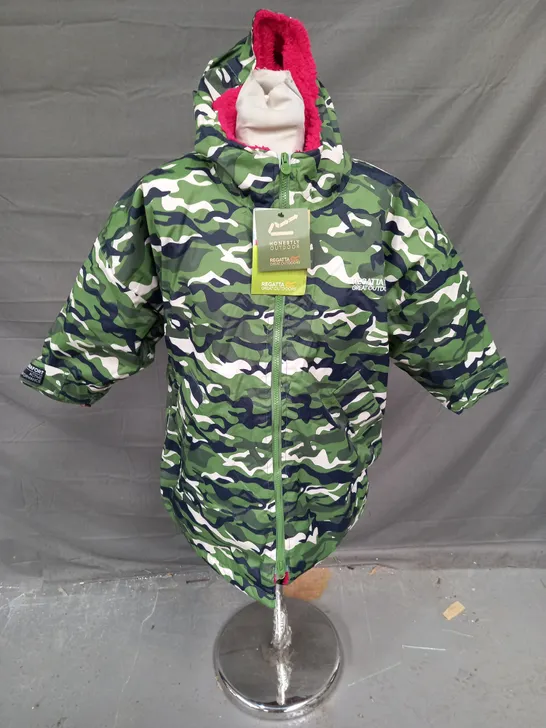 REGATTA JUNIOR WATERPROOF FLEECE LINED JACKET IN CAMO GREEN/PINK SIZE 5-9YRS