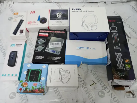 LOT OF 10 ASSORTED TECH ITEMS TO INCLUDE HIDDEN CAMERA DETECTOR, WIRELESS HEADPHONES AND DIGITAL SCALES