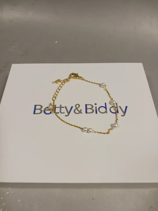 BETTY & BIDDY PEARL CHAIN LINK BRACELET 