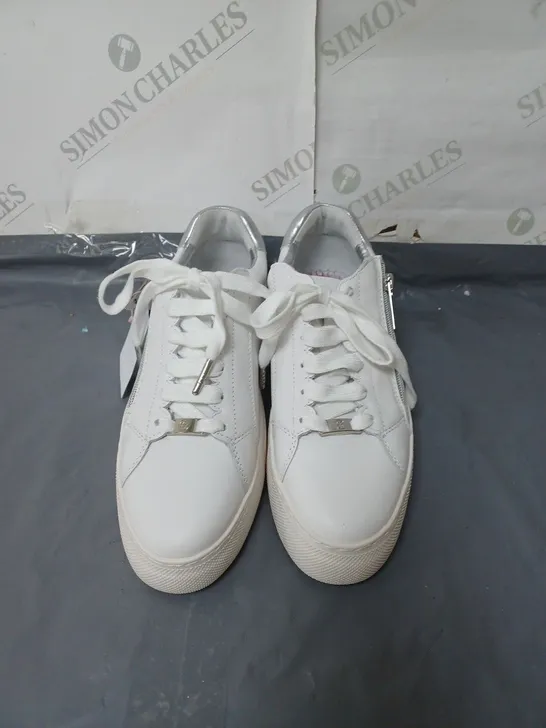 MODA IN PELLE LADIES WHITE AND SILVER LACE UP TRAINERS SIZE EU 40