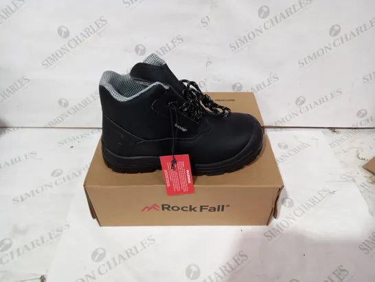 BOXED BRAND NEW PAIR OF ROCK FALL BLACK SAFETY BOOTS - SIZE 6