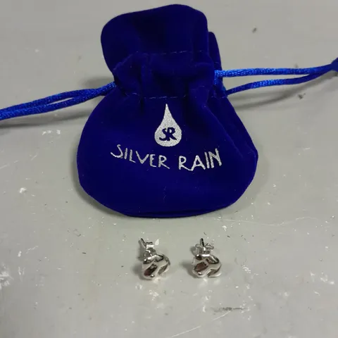 SILVER RAIN DOG STUD EARRINGS 