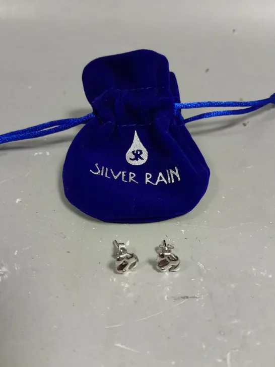 SILVER RAIN DOG STUD EARRINGS 