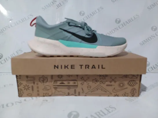 BOXED PAIR OF NIKE JUNIPER TRAIL 2 SHOES IN TEAL UK SIZE 5