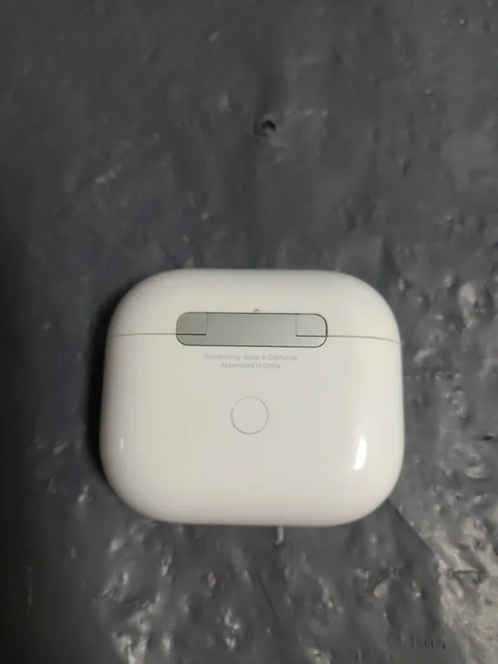 PAIR OF APPLE AIRPODS 3RD GEN IN WHITE