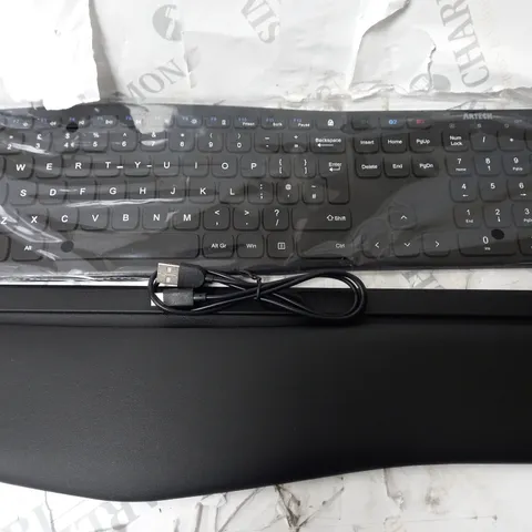 BOXED ARTECK KEYBOARD AND WRIST REST