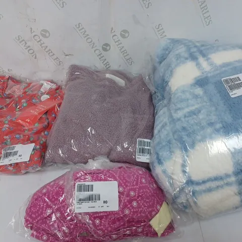 LARGE QUANTITY OF ASSORTED CLOTHING TO INCLUDE TOPS, JUMPERS, CARDIGANS, ETC