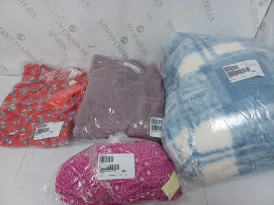 LARGE QUANTITY OF ASSORTED CLOTHING TO INCLUDE TOPS, JUMPERS, CARDIGANS, ETC