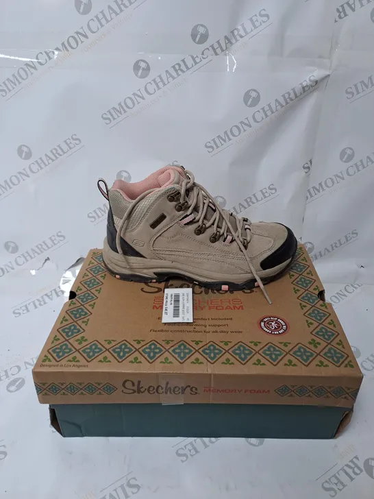 SKETCHERS WATERPROOF BOOTS, NEUTRAL - SIZE 5