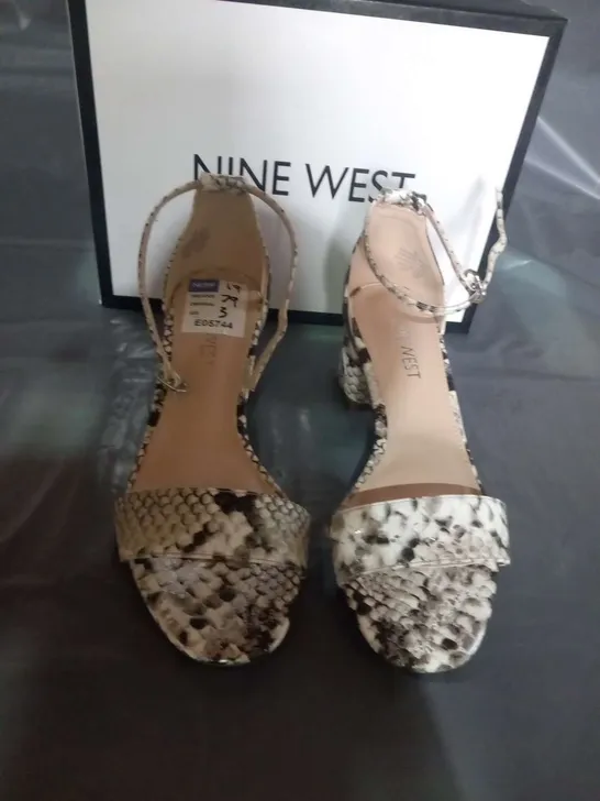 BOXED NINE WEST WINNIE SILVER SNAKE PRINT SIZE 3