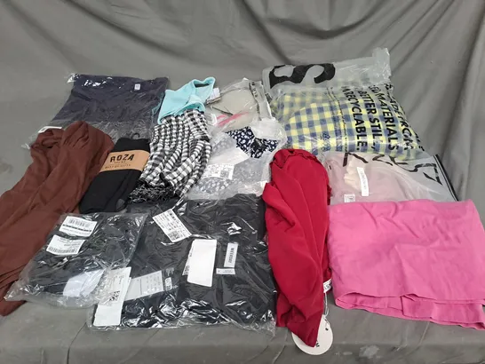 BOX OF ASSORTED CLOTHING ITEMS IN VARIOUS COLOURS, SIZES AND STYLES