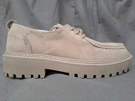 PAIR OF PULL & BEAR SHOES IN STONE UK SIZE 7