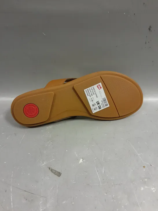 PAIR OF FITFLOP GRACIE LEATHER FLIP FLOPS IN LIGHT TAN - 6