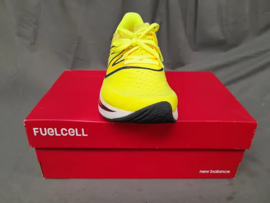 BOXED PAIR OF NEW BALANCE FUELCELL REBEL V3 RUNNING SHOES IN YELLOW UK SIZE 7