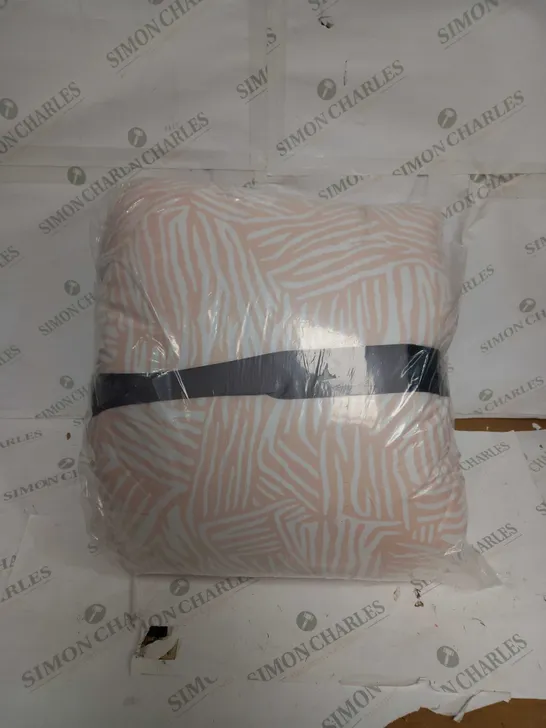 UNBRANDED TAN & WHITE PATTERENED BED DUVET - SIZE UNSPECIFIED