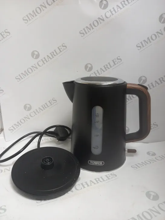 BOXED RUSSELL HOBBS QUIET BOIL KETTLE