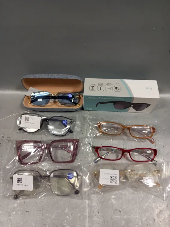 APPROXIMATELY 20 ASSORTED GLASSES/SUNGLASSES IN VARIOUS DESIGNS 