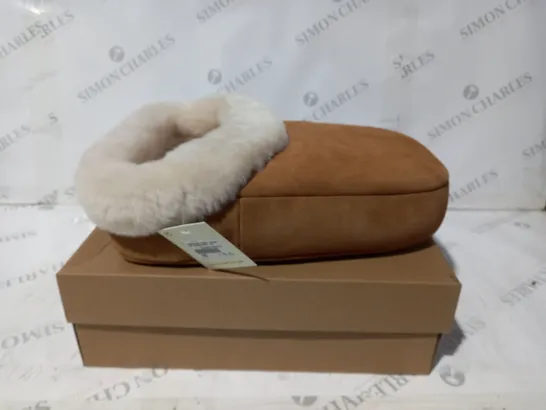 THE HOUSE BRUAR SHEEPSKIN FOOT WARMER CHESNUT TAN SIZE M