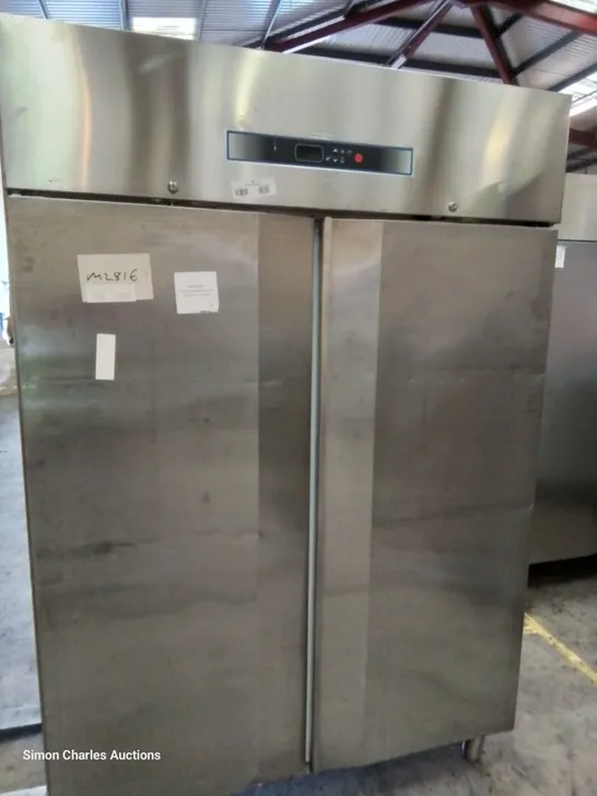 dpDOUBLE DOOR COMMERCIAL FRIDGE (DOORS LOCKED)