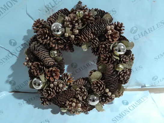 BOXED FESTIVE SEASONAL PINE WREATH APPROX 35CM